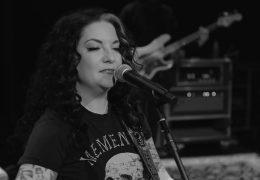 Ashley McBryde - First Thng I Reach For